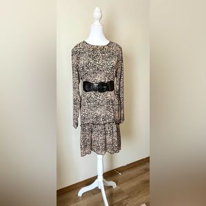 Stylish, leopard print dress.